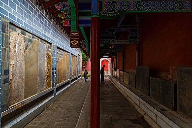 末世搜打撤游戏《立方救赎》上架Steam 性感美女多